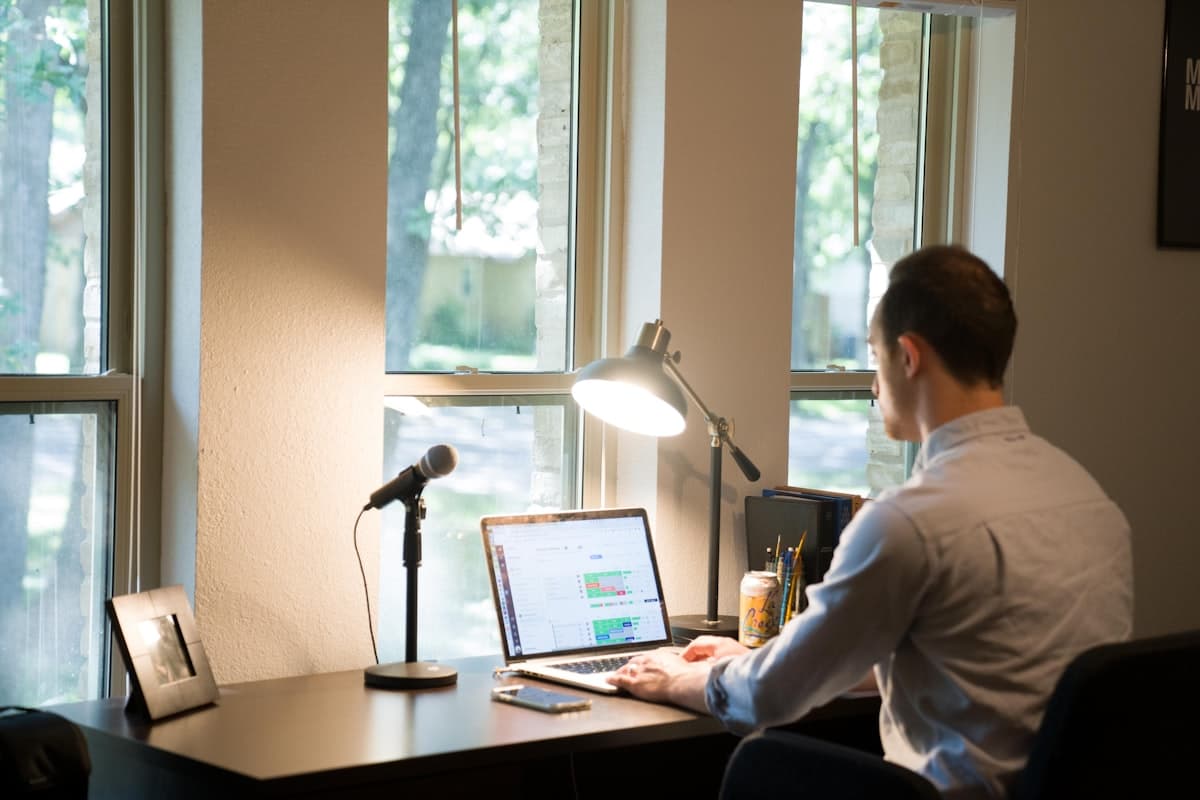 Loondienst combineren met zzp: wat betekent dit voor je inkomstenbelasting?
